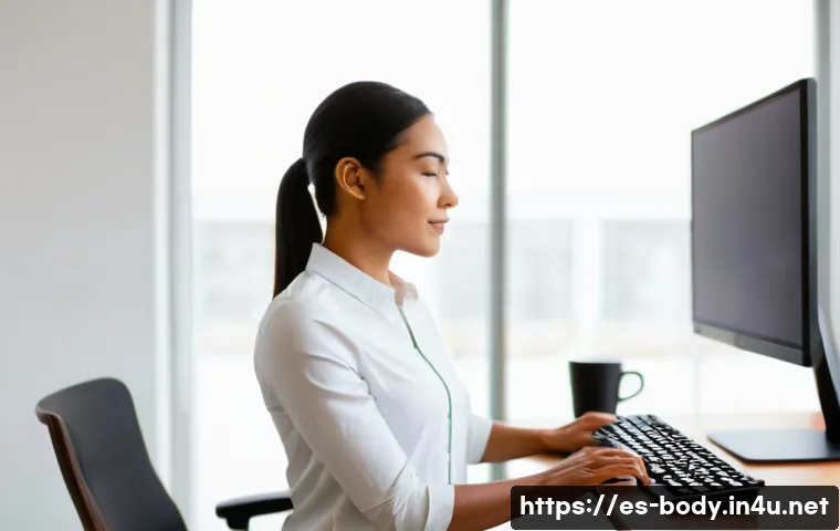 El Síndrome del Túnel Carpiano se ha convertido en una preocupación creciente debido al uso prolongado de ordenadores y movimientos repetitivos. Afecta a muchas personas, especialmente a quienes realizan tareas manuales intensivas o pasan largas horas frente a la computadora. Afortunadamente, existen dispositivos y prácticas que pueden ayudar a prevenir, tratar y aliviar los síntomas. Se recomienda la adopción de prácticas ergonómicas adecuadas en el lugar de trabajo y en el hogar, como ajustar la altura y posición del teclado y el ratón, y utilizar teclados ergonómicos, ratones verticales y otros dispositivos diseñados para reducir la tensión en la muñeca y la mano. Las férulas o muñequeras son un tratamiento común para el síndrome del túnel carpiano, especialmente durante la noche, para mantener la muñeca en una posición neutra y disminuir la presión sobre el nervio mediano. Además de los dispositivos, los ejercicios y estiramientos específicos pueden ayudar a aliviar la tensión y reducir el riesgo de desarrollar la condición. También es importante tomar descansos regulares y realizar movimientos giratorios con ambas muñecas para mejorar la circulación y la movilidad. Descubre los accesorios ergonómicos imprescindibles para unas muñecas sanas y dile adiós al túnel carpiano 3 손목터널증후군 예방 기구 추천 관련 이미지 1